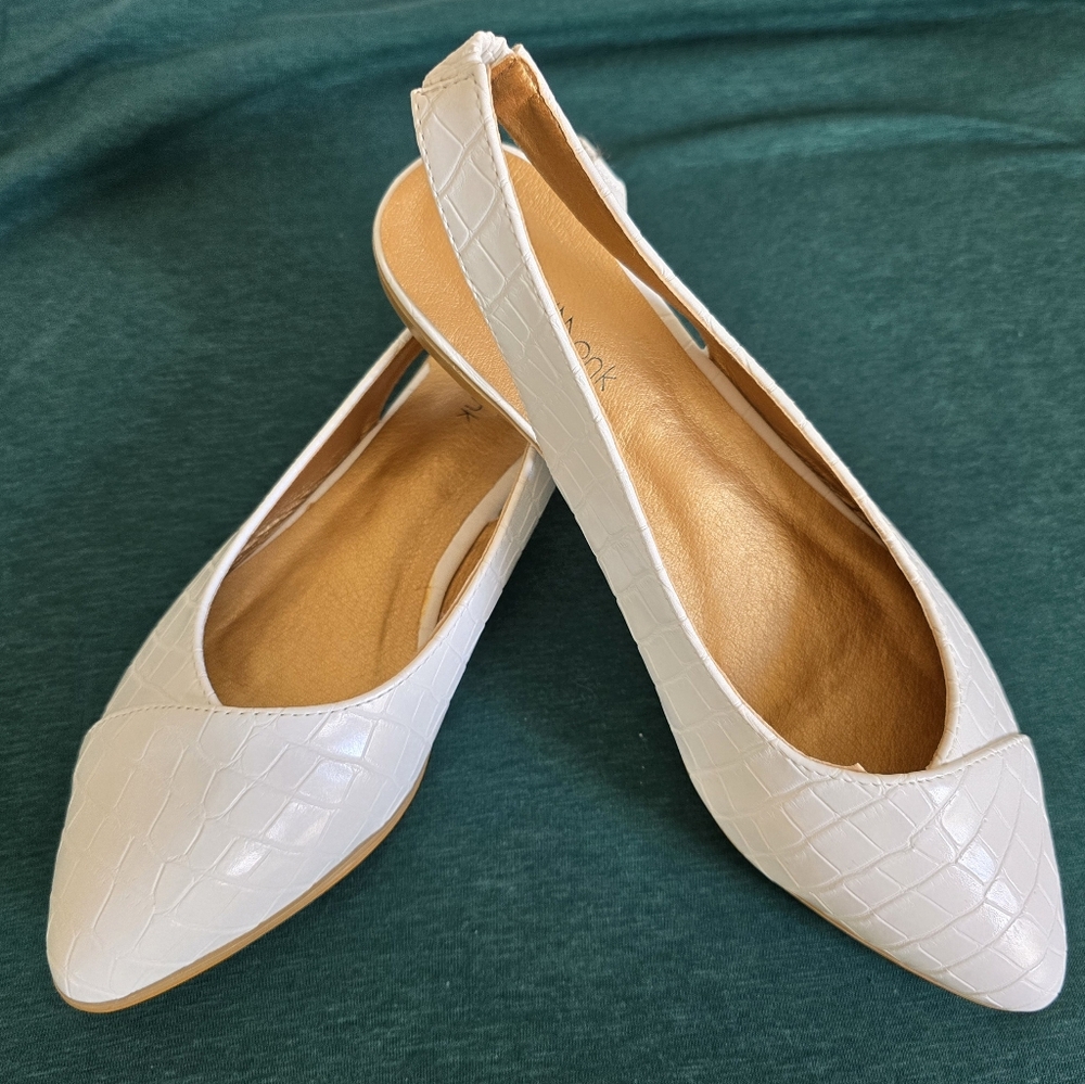 NIB White Faux Leather Pointed Toe Flats